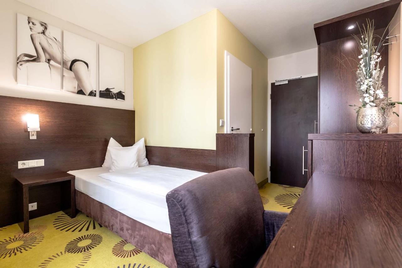 Altstadthotel Guesthouse Die Galerie Ingolstadt Exteriör bild